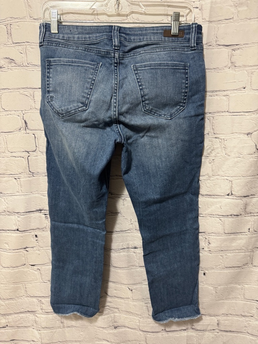 KUT from the Kloth Classic Mid Wash Women’s Jeans cropped slight distress - Picture 8 of 11